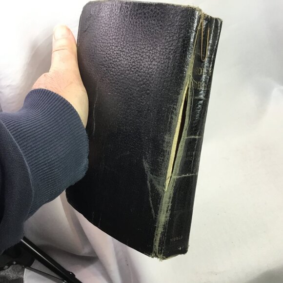 Holy Bible World 1945 KJV Red Letter Genuine Leather Concordance Thumb Indexed - Picture 4 of 16